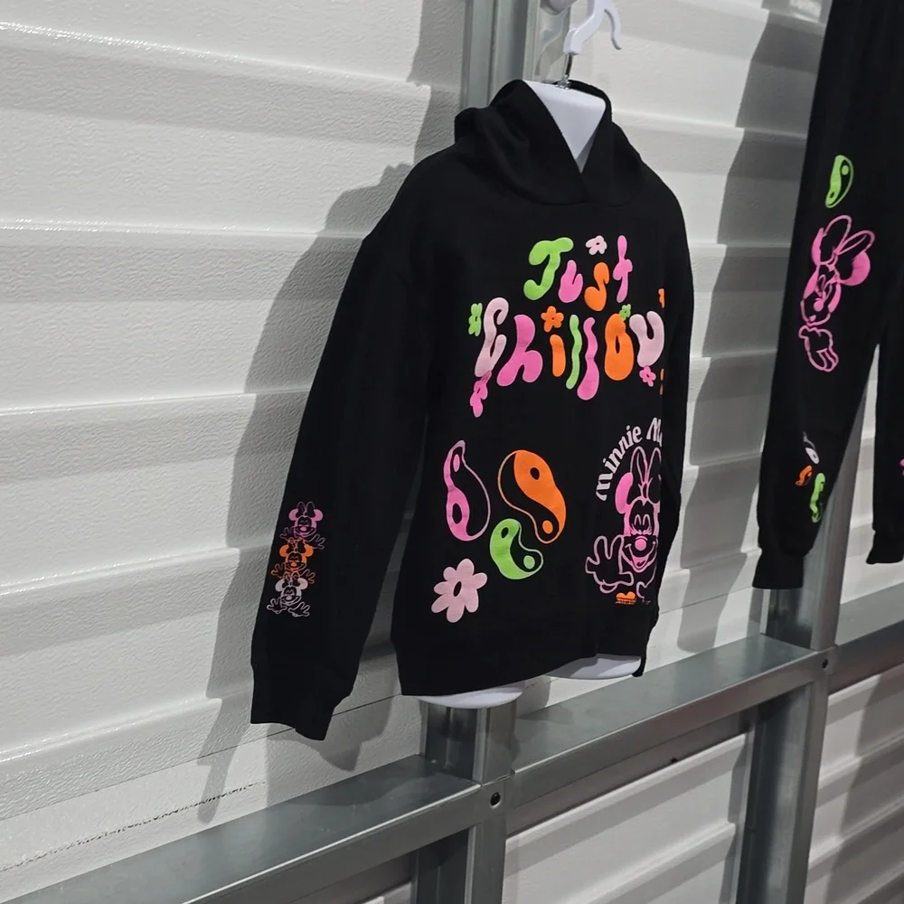 Disney's Minnie Mouse Sweat Suit  Size Medium 7/8‎